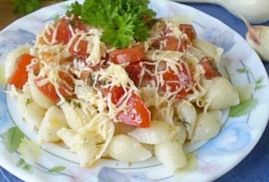 Pasta with Tomatoes and Cheese Photo 1