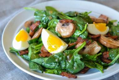 Spinach Salad with Warm Bacon Dressing Photo 1