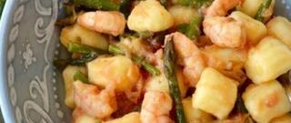 Potato Gnocchi with Asparagus and Shrimps Photo