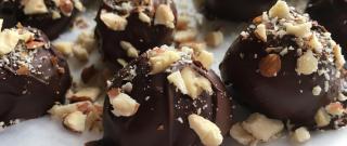 5-Ingredient Keto and Vegan Chocolate Almond Balls Photo