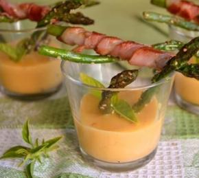 Asparagus with Lemon Hollandaise Sauce Photo