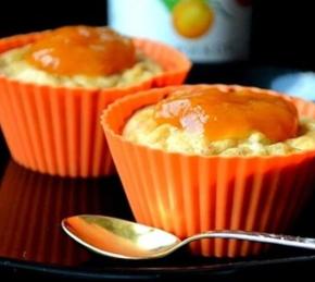 Mini Cheesecakes with Apricot Jam and Bananas Photo